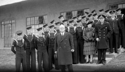 Visit of New Zealand High Commissioner to HMS Scotia 1944. Walter is second from the right (Photo Imperial War Museum)